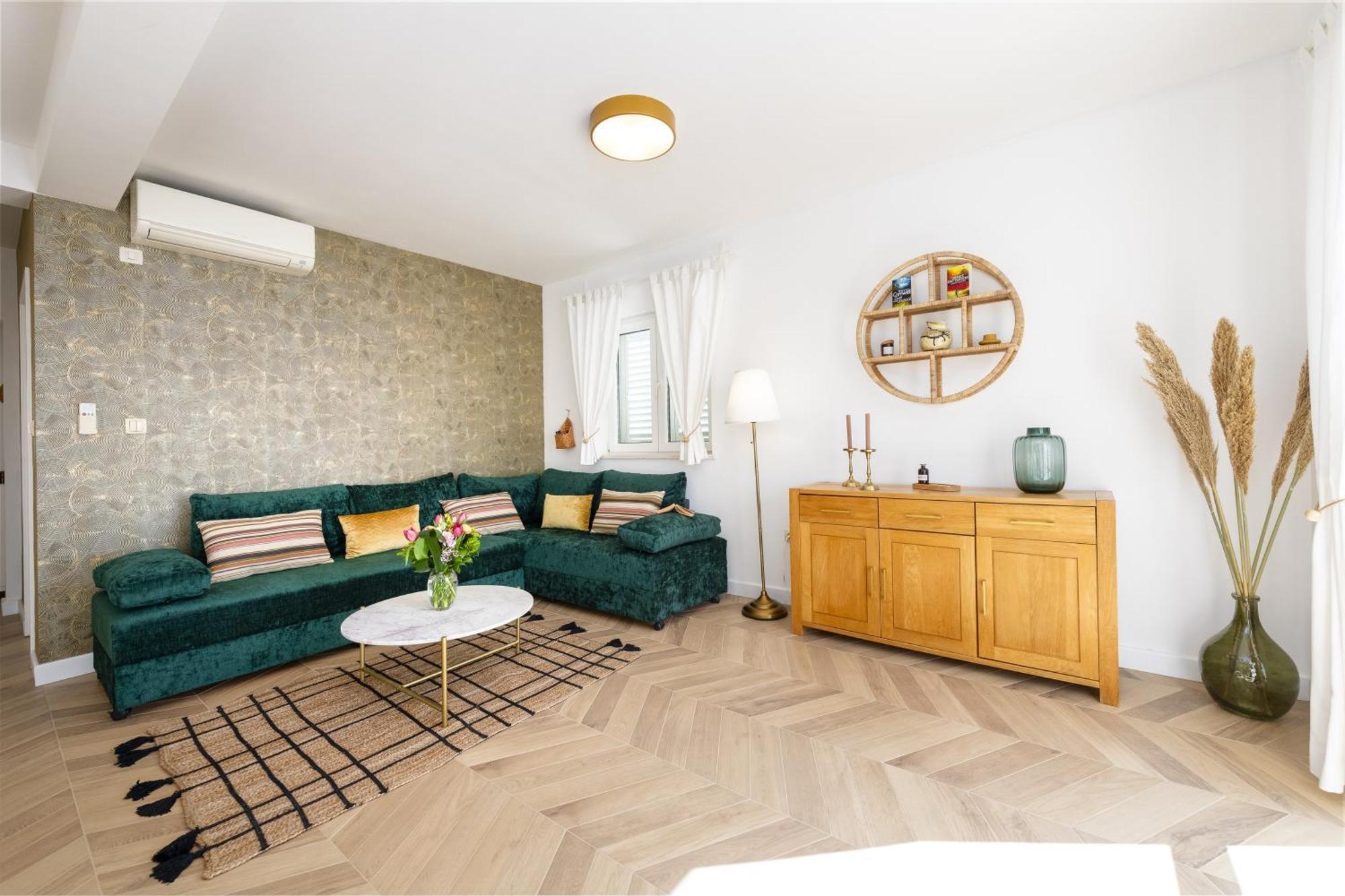 Apartament Maris *