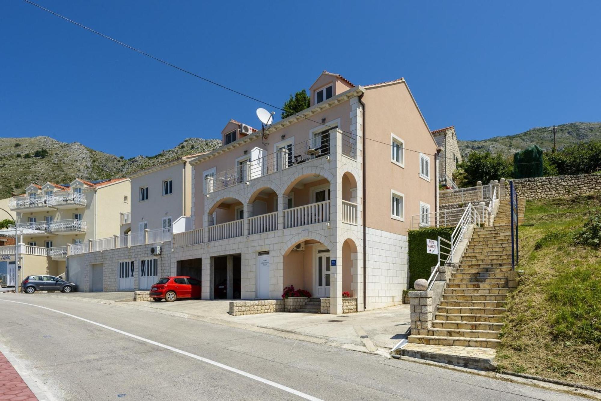 Apartament Maris *