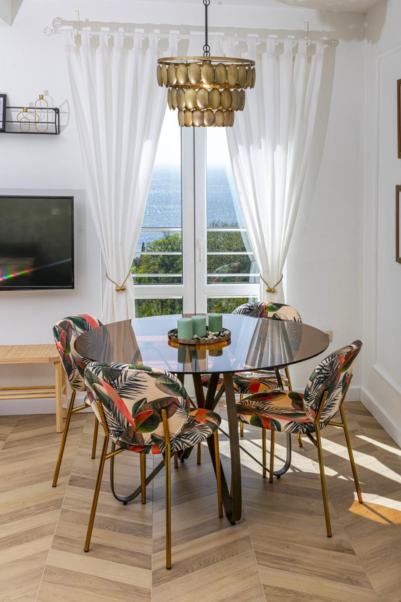 Maris Apartment *